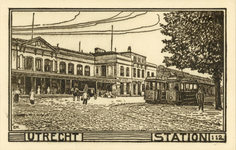 2496 Gezicht op het Centraal Station (Stationsplein) te Utrecht.